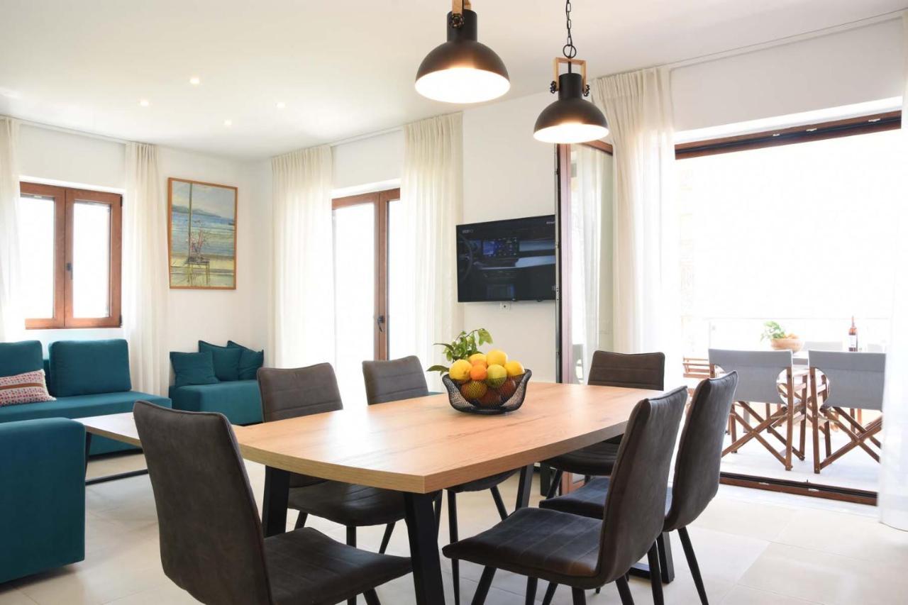 Villa Dafni - Infinite Sea Vistas With Private Pool 칼라마타 외부 사진