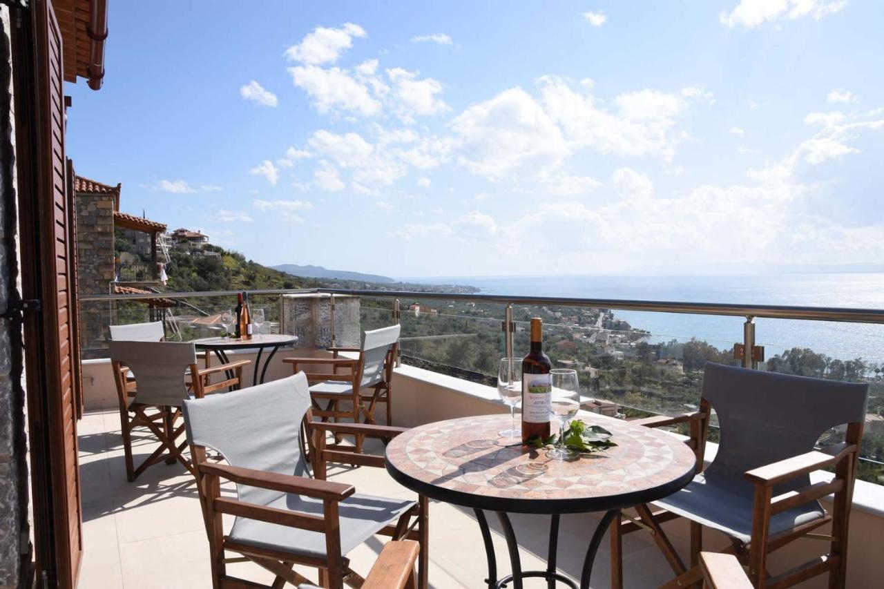 Villa Dafni - Infinite Sea Vistas With Private Pool 칼라마타 외부 사진