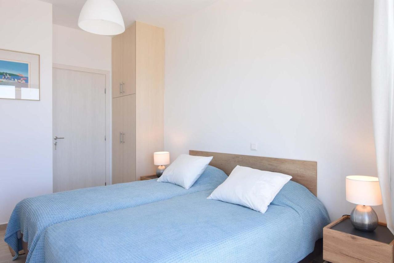 Villa Dafni - Infinite Sea Vistas With Private Pool 칼라마타 외부 사진