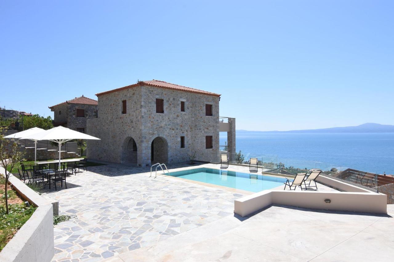 Villa Dafni - Infinite Sea Vistas With Private Pool 칼라마타 외부 사진