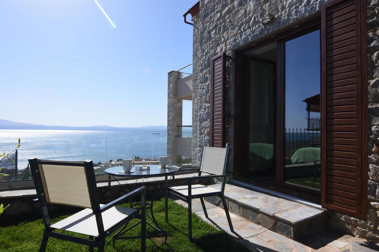 Villa Dafni - Infinite Sea Vistas With Private Pool 칼라마타 외부 사진