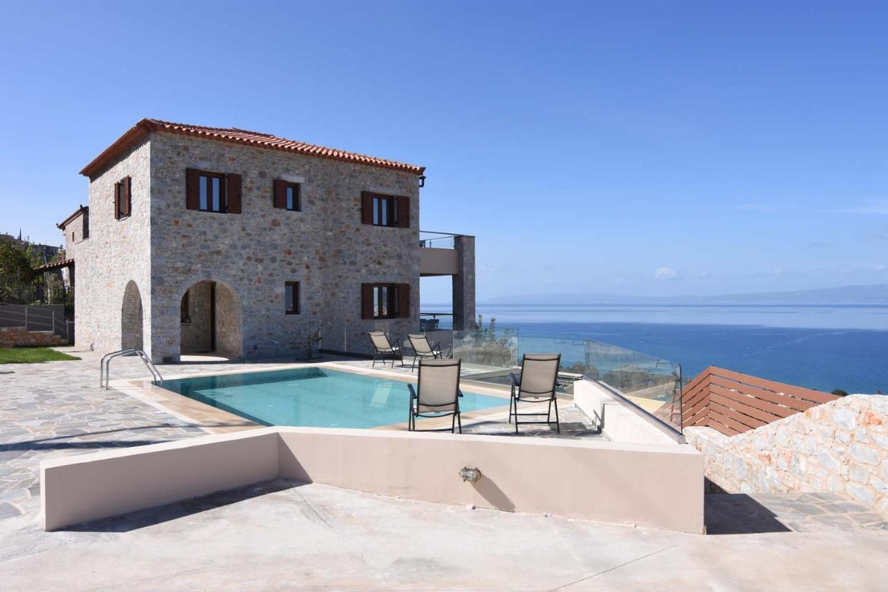 Villa Dafni - Infinite Sea Vistas With Private Pool 칼라마타 외부 사진
