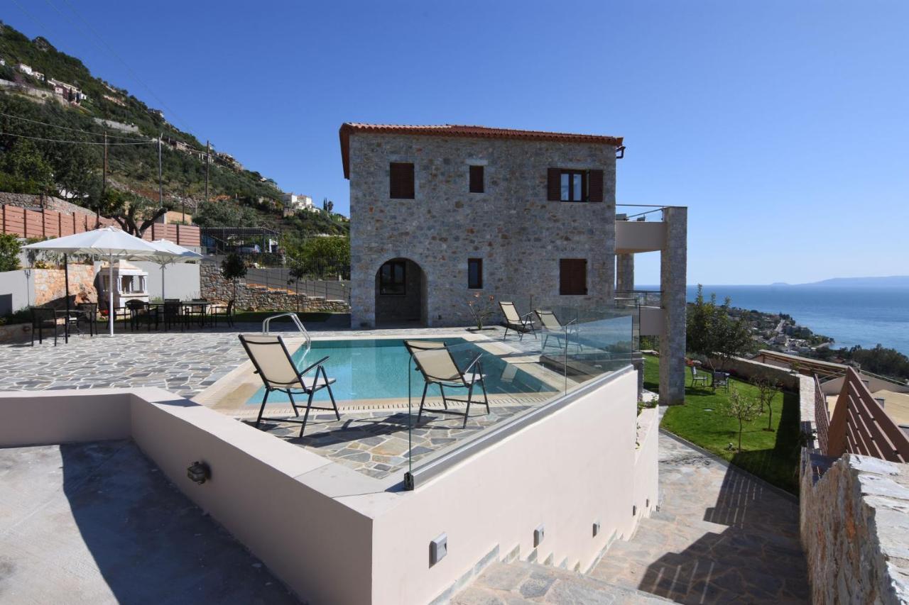 Villa Dafni - Infinite Sea Vistas With Private Pool 칼라마타 외부 사진