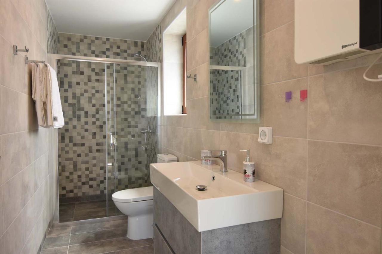 Villa Dafni - Infinite Sea Vistas With Private Pool 칼라마타 외부 사진