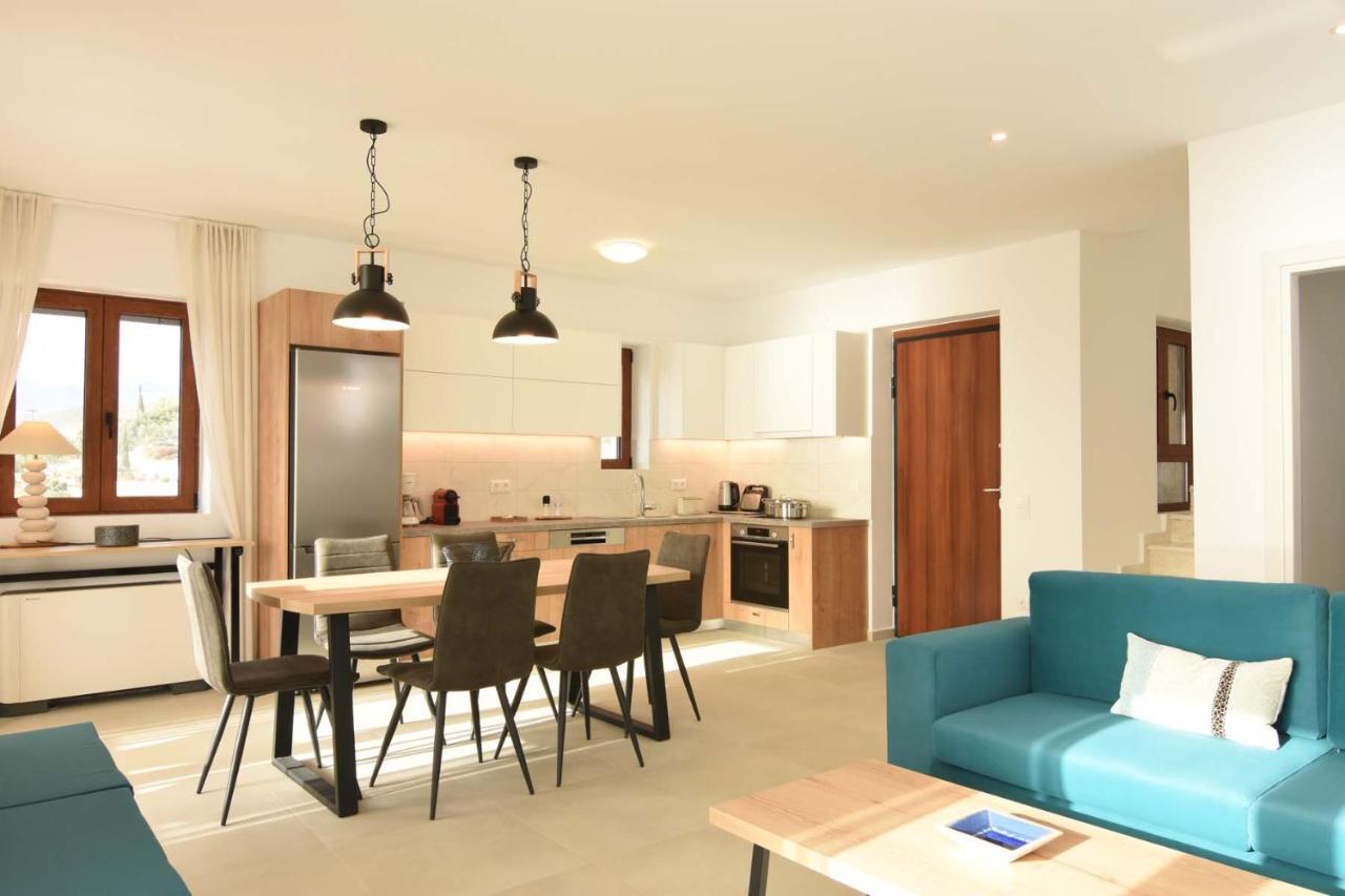 Villa Dafni - Infinite Sea Vistas With Private Pool 칼라마타 외부 사진