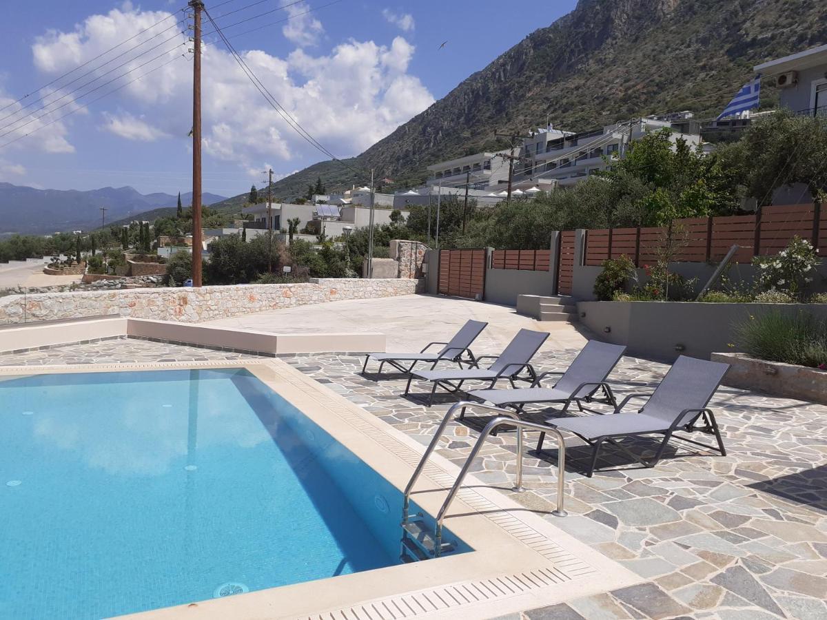 Villa Dafni - Infinite Sea Vistas With Private Pool 칼라마타 외부 사진