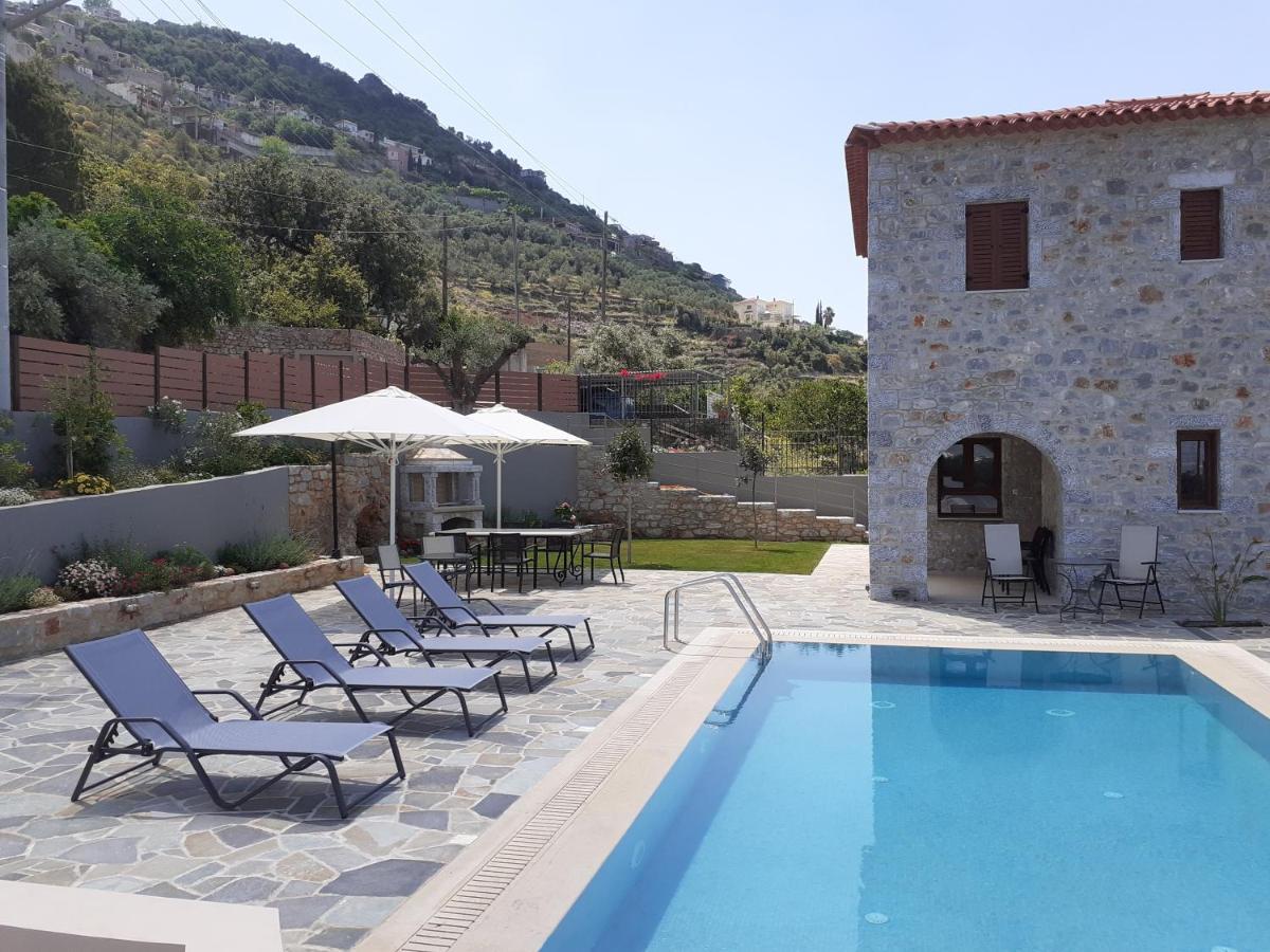 Villa Dafni - Infinite Sea Vistas With Private Pool 칼라마타 외부 사진