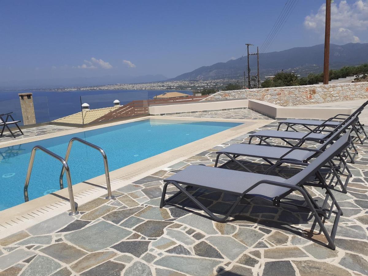 Villa Dafni - Infinite Sea Vistas With Private Pool 칼라마타 외부 사진