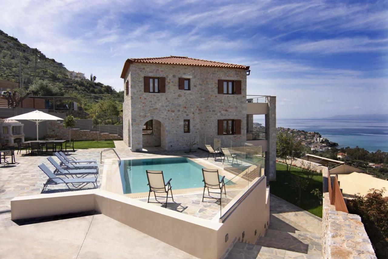 Villa Dafni - Infinite Sea Vistas With Private Pool 칼라마타 외부 사진